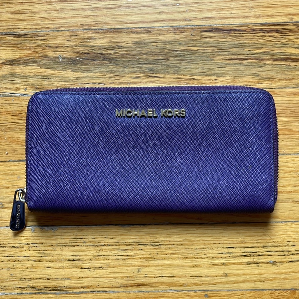 MICHAEL KORS Leather Zip Wallet Purple